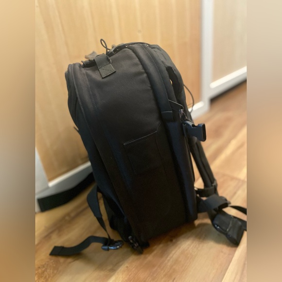 LowePro Gear/Camera Bag - Picture 3 of 8